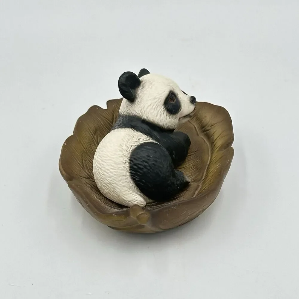 Vintage 1980s Global Art Harvey Knox Kingdom Figurine PANDA on Leaf E172A85